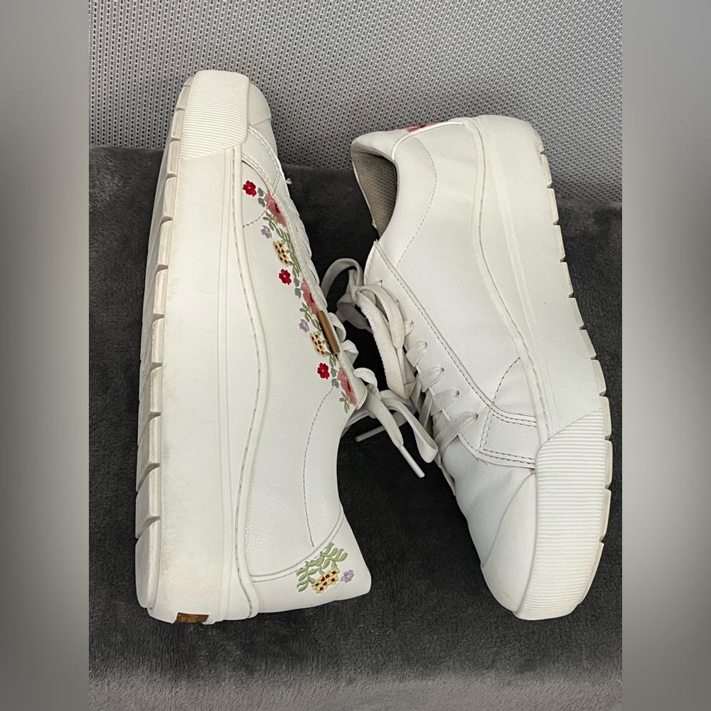 Dr. Scholl's Time Off Floral Embroidered Sneakers. Arch support. White. Sz 11 - Picture 7 of 11